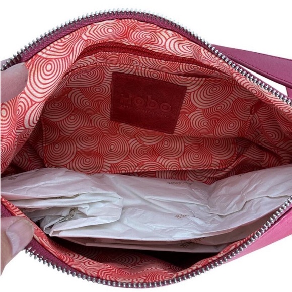 Elegant HOBO Pink Leather Shoulder Bag - Picture 5 of 5